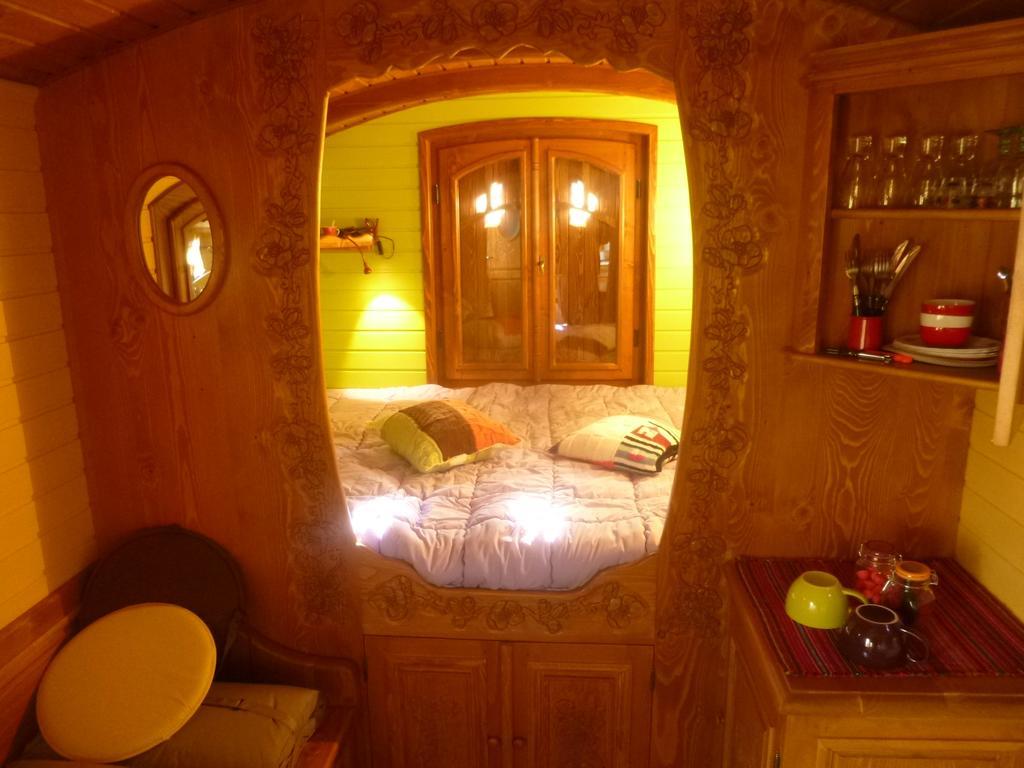 Bed and Breakfast La roulotte de Pommette et Billy à La Hoguette Chambre photo